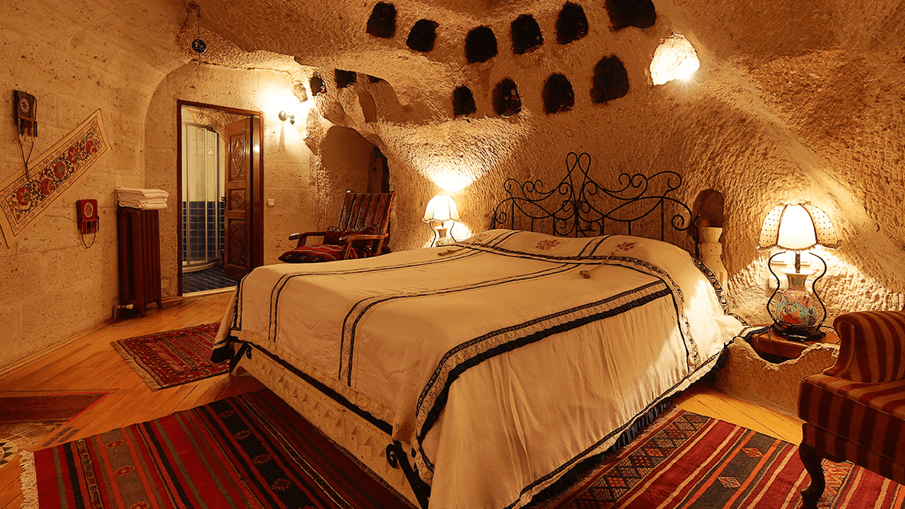 Deluxe Cave Room